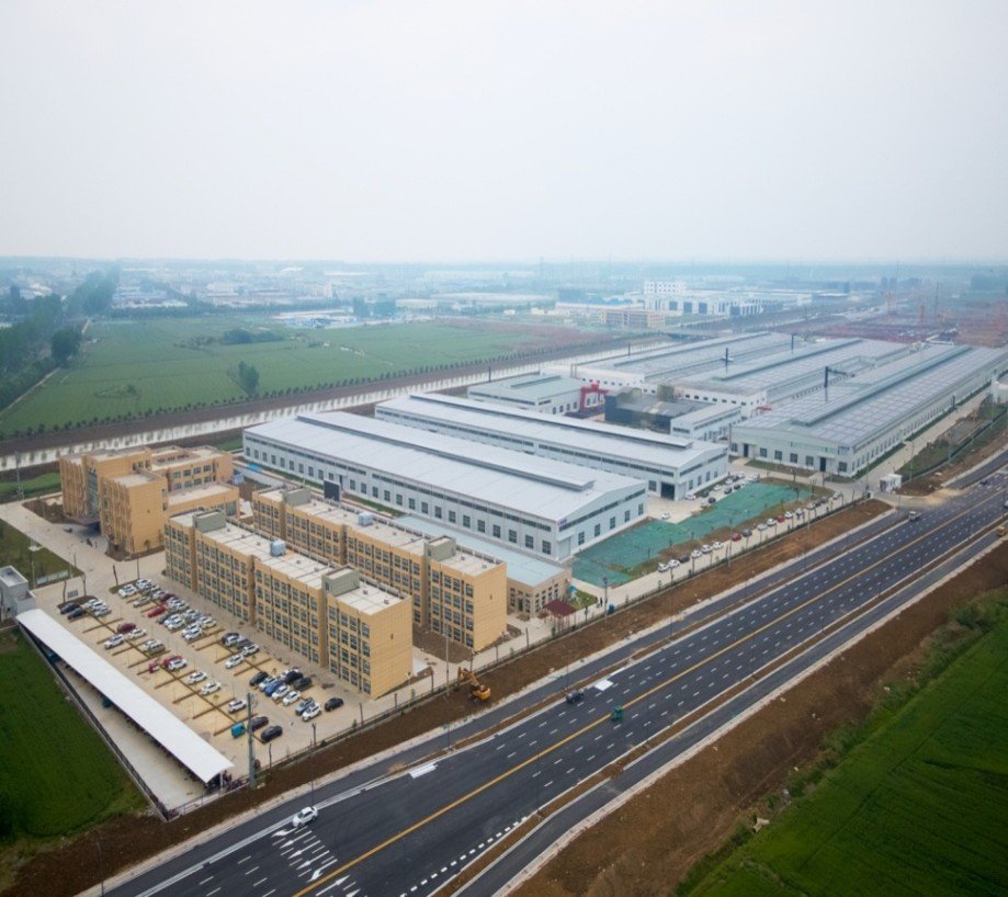 Advanced seamless steel tube manufacturing workshop at Yiyang Precision Tube with high-precision production lines.