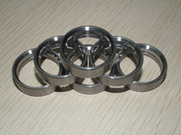 High-precision bearing outer rings manufactured from cold-drawn seamless steel tubes, demonstrating industrial applications for automotive machinery.