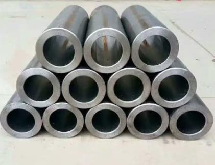 Thick-walled seamless bearing steel tubes manufactured by Yiyang Precision in Zhangjiagang, China, ready for high-precision machining.